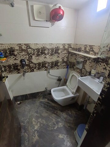 Team Area in 3 BHK Builder Floor at New Alipore – for Rent