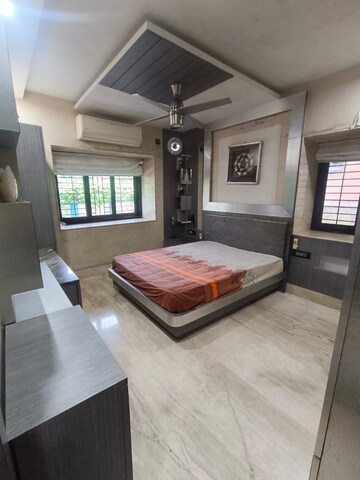 Living Room in 3 BHK Builder Floor at New Alipore – for Rent