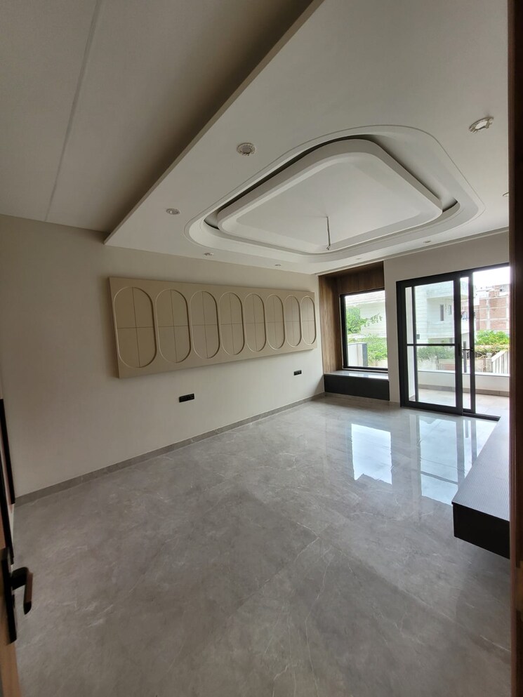 Room, parklands 4 Bedroom 350 Sq.Yd. Builder Floor In Sector 85 Faridabad 8932832