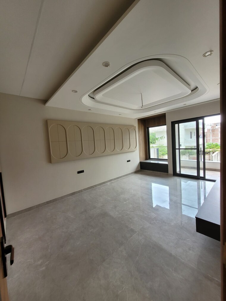 Room, parklands 4 Bedroom 350 Sq.Yd. Builder Floor In Sector 85 Faridabad 8932832