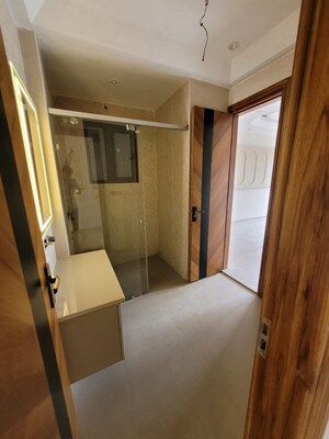 Room in 4 BHK Builder Floor at Parklands, Sector 85 – for Sale