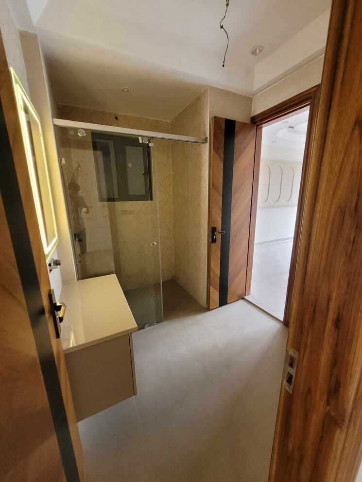 Room, parklands 4 Bedroom 350 Sq.Yd. Builder Floor In Sector 85 Faridabad 8932832