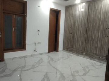 Room in 4 BHK Builder Floor at Saket – for Rent