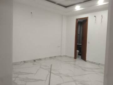 Room in 4 BHK Builder Floor at Saket – for Rent