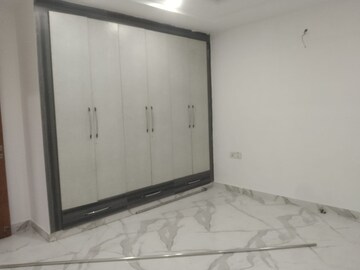 Room in 4 BHK Builder Floor at Saket – for Rent