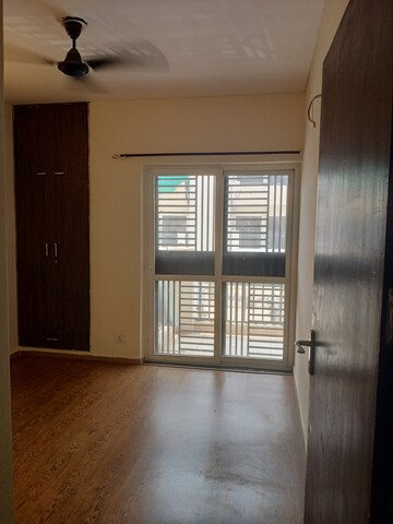 Room in 3 BHK Builder Floor at Sector 84 – for Rent