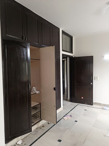 Room in 4 BHK Independent House at Sector 51 – for Rent