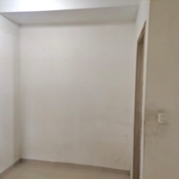 Room in 2 BHK Apartment at Rustomjee Urbania Azziano, Vrindavan Society – for Rent