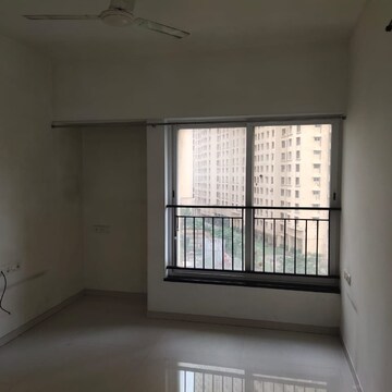 Room in 2 BHK Apartment at Rustomjee Urbania Azziano, Vrindavan Society – for Rent