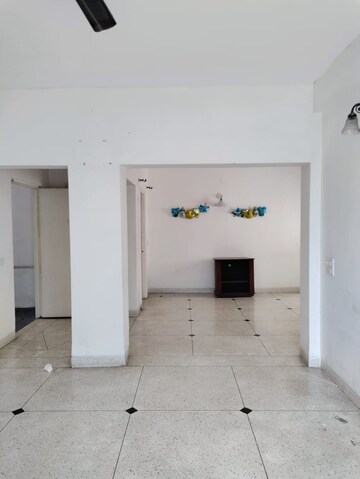 Room in 3.5 BHK Builder Floor at Unitech South City II, Sector 50 – for Rent