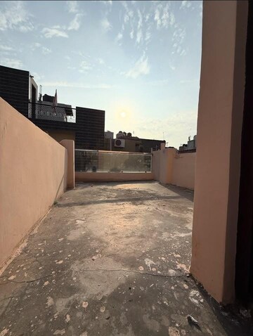 Kitchen in 3.5 BHK Builder Floor at Sector 37 – for Sale