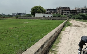 Plot For Sale in Kanpur Road