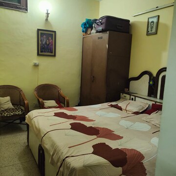 Bedroom in 2.5 BHK Independent House at Shalimar Bagh – for Rent