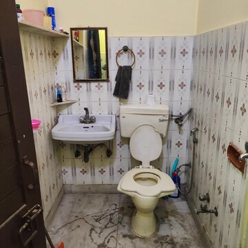Team Area in 2.5 BHK Independent House at Shalimar Bagh – for Rent