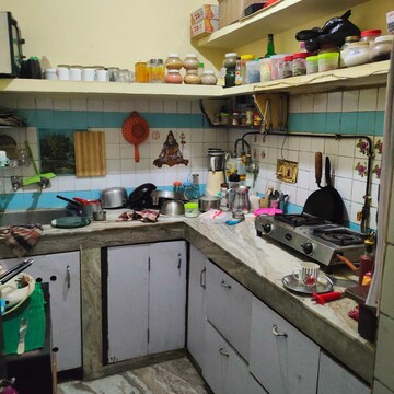 Kitchen in 2.5 BHK Independent House at Shalimar Bagh – for Rent