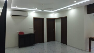 Room in 3 BHK Apartment at Ocean Gold, Prabhadevi – for Rent