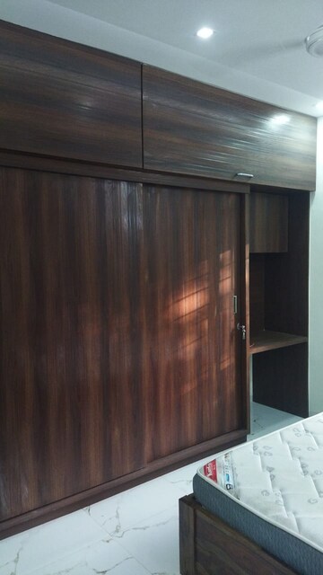 Room in 3 BHK Apartment at Ocean Gold, Prabhadevi – for Rent