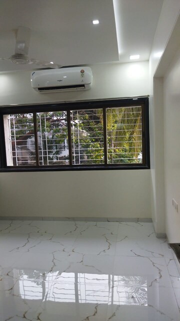 Room in 3 BHK Apartment at Ocean Gold, Prabhadevi – for Rent
