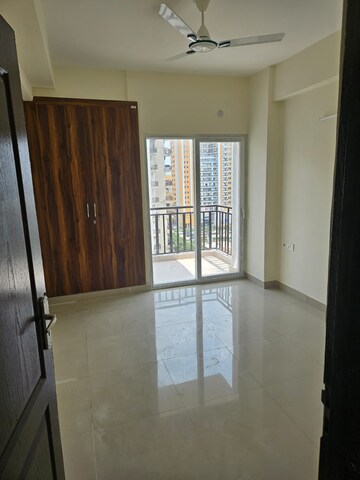 Room in 4 BHK Apartment at Supertech Cape Town, Sector 74 – for Rent