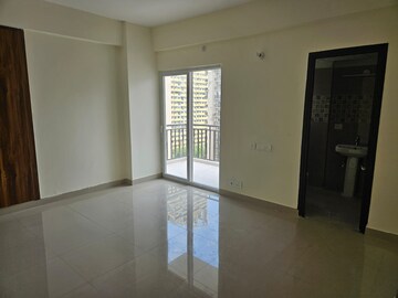 Room in 4 BHK Apartment at Supertech Cape Town, Sector 74 – for Rent