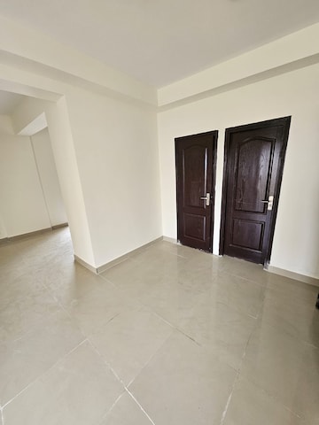 Room in 4 BHK Apartment at Supertech Cape Town, Sector 74 – for Rent