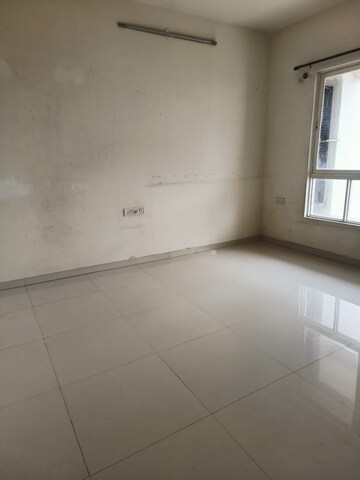 Room in 2 BHK Apartment at Sheth Tiara, Wakad – for Rent