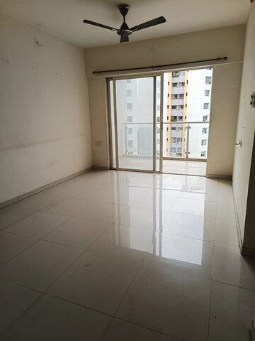 Room in 2 BHK Apartment at Sheth Tiara, Wakad – for Rent