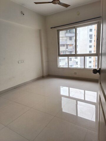 Room in 2 BHK Apartment at Sheth Tiara, Wakad – for Rent