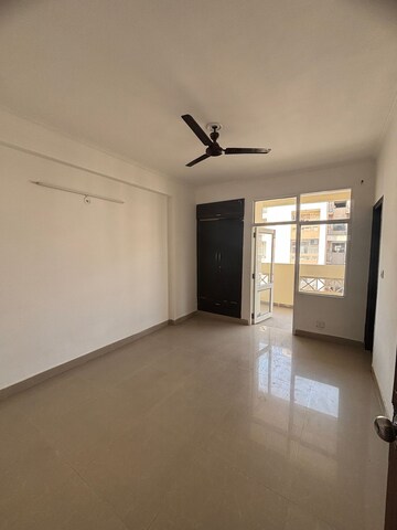 Room in 3 BHK Apartment at Proview Laboni, Dundahera – for Sale