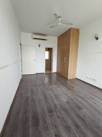 Room in 3 BHK Apartment at Ireo The Corridors, Sector 67a – for Rent