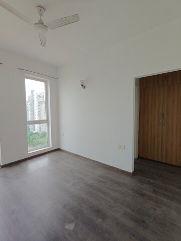 Room in 3 BHK Apartment at Ireo The Corridors, Sector 67a – for Rent