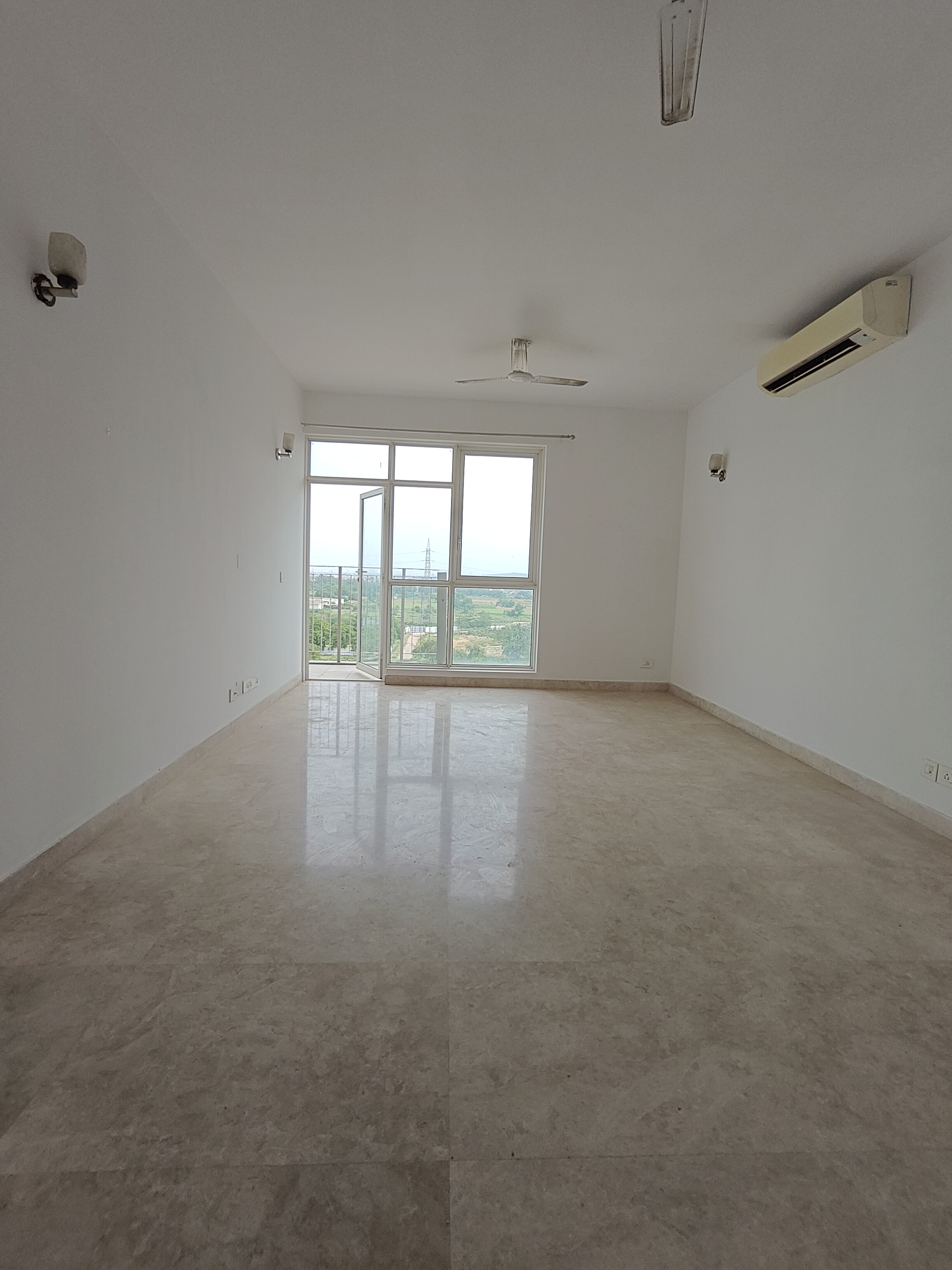 3 BHK + Pooja Room,Servant Room Apartment For Rent in Ireo The Corridors