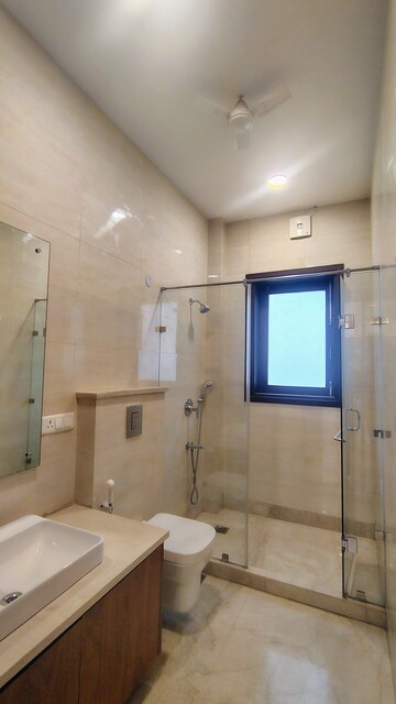 Bathroom in 4 BHK Builder Floor at DLF City Phase IV, Dlf Phase iv – for Rent