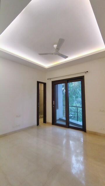 Room in 4 BHK Builder Floor at DLF City Phase IV, Dlf Phase iv – for Rent