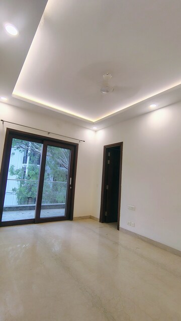 Room in 4 BHK Builder Floor at DLF City Phase IV, Dlf Phase iv – for Rent