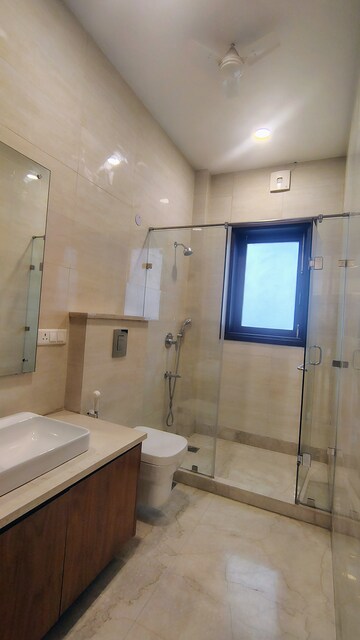 Bathroom in 4 BHK Builder Floor at DLF City Phase IV, Dlf Phase iv – for Rent
