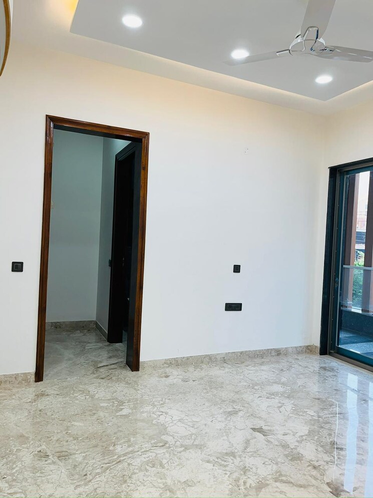 Room, super-mart-1 3 Bedroom 263 Sq.Ft. Builder Floor In Sector 27 Gurgaon 8933287