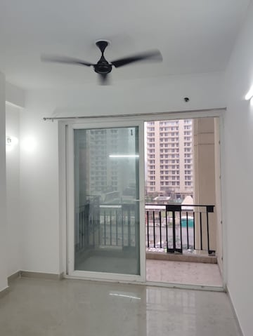 Room in 2 BHK Apartment at Sikka Karnam Greens, Sector 143b – for Rent