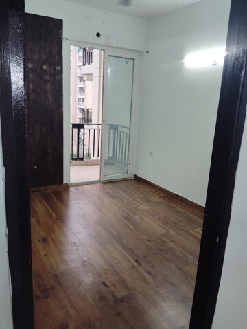 Room in 2 BHK Apartment at Sikka Karnam Greens, Sector 143b – for Rent