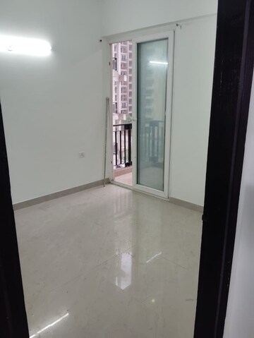 Room in 2 BHK Apartment at Sikka Karnam Greens, Sector 143b – for Rent