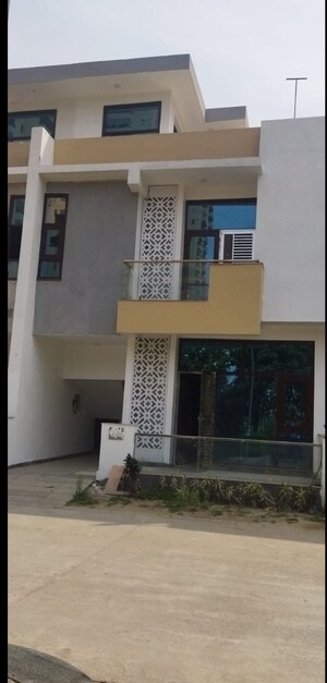 6+ BHK Villa For Sale in Sector 10