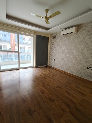 Room in 4 BHK Apartment at Aradhya Homes, Sector 67a – for Rent