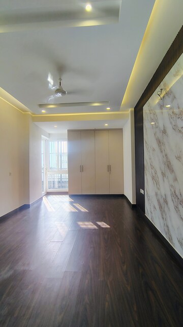 Kitchen in 3 BHK Builder Floor at DLF Atria, Dlf Phase ii – for Rent
