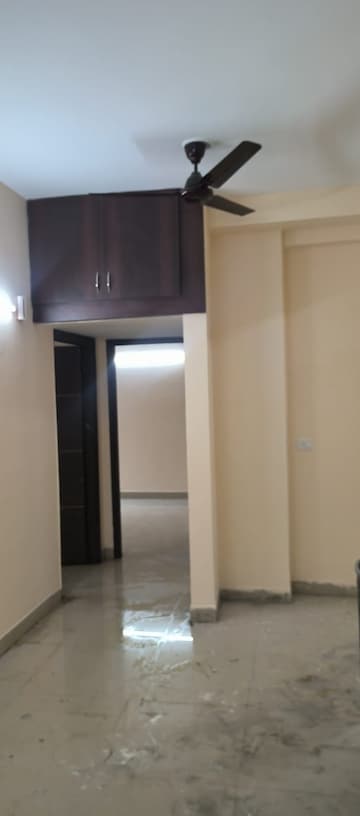Room in 2 BHK Apartment at Sikka Karnam Greens, Sector 143b – for Rent