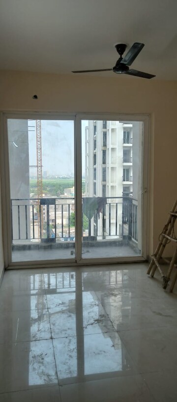 Room in 2 BHK Apartment at Sikka Karnam Greens, Sector 143b – for Rent