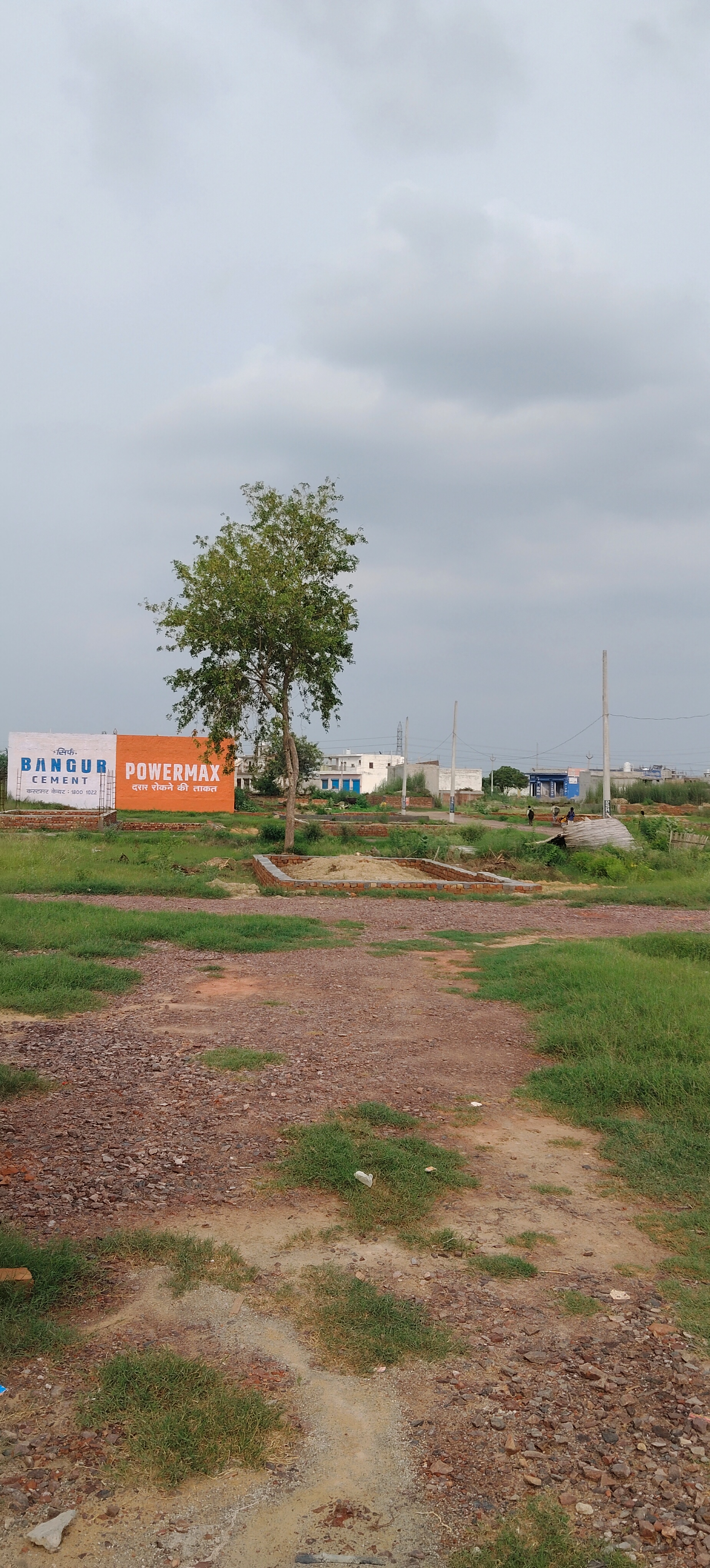 Plot For Sale in Metro Station Near 