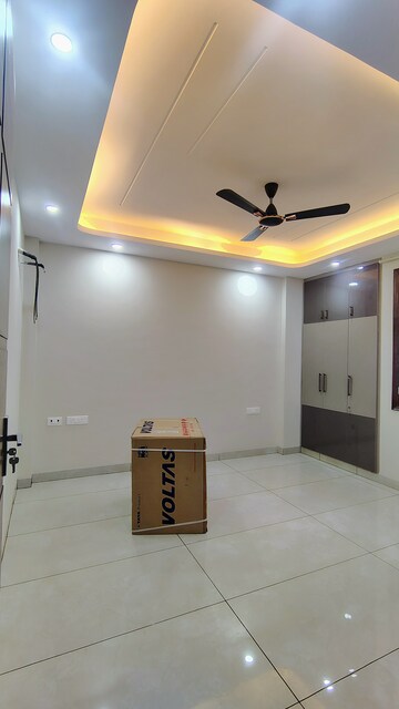 Room in 3 BHK Builder Floor at Sushant Lok 2, Sector 57 – for Rent