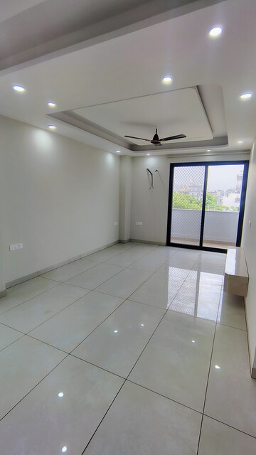 Room in 3 BHK Builder Floor at Sushant Lok 2, Sector 57 – for Rent