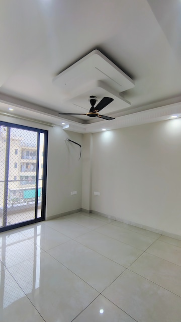 Room in 3 BHK Builder Floor at Sushant Lok 2, Sector 57 – for Rent