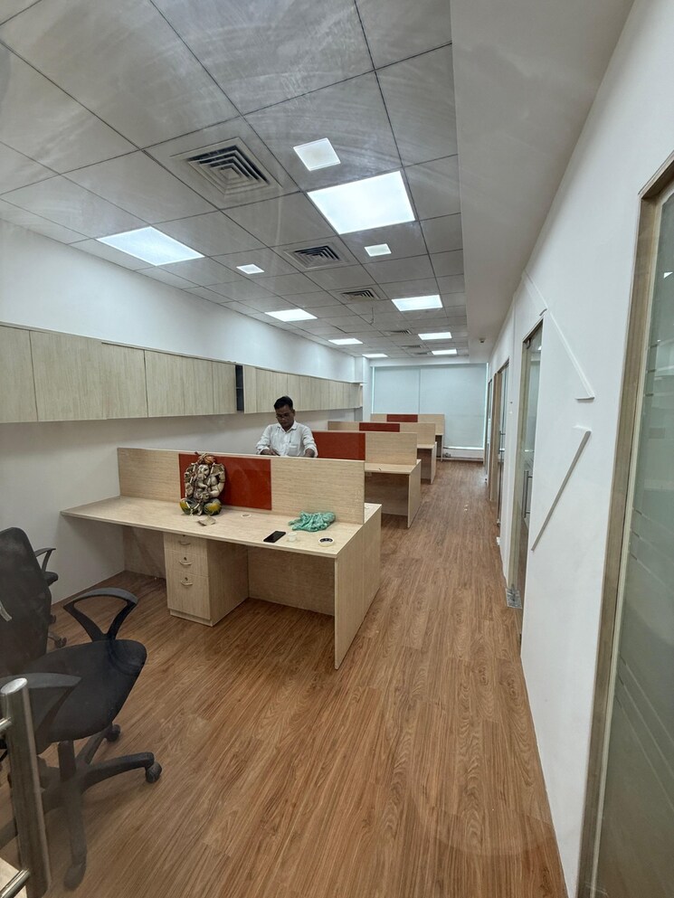 Team Area, town-center-ii Commercial Office Space 1100 Sq.Ft. In Andheri East Mumbai 8933330